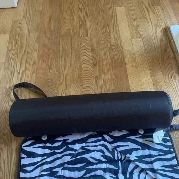 Beautiful long yoga mum with a pillow to sided black and zebra print lightweight - Picture 2 of 11